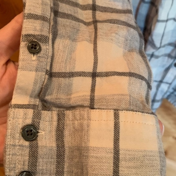 CALVIN KLEIN JEANS Plaid Cotton V Neck Button Up Shirt Top Size large - Picture 4 of 5